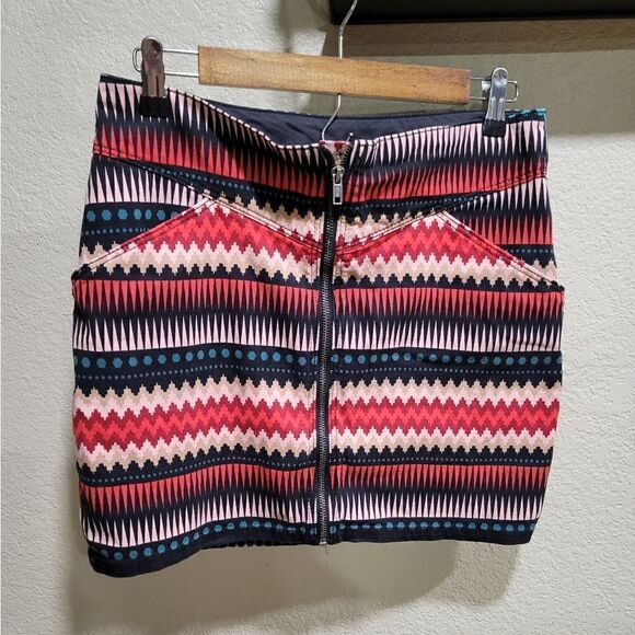 H&M divided geometric print skirt - Picture 3 of 6